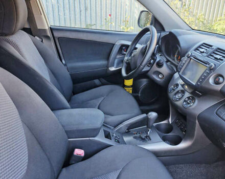 Білий Тойота РАВ 4, об'ємом двигуна 2 л та пробігом 278 тис. км за 11500 $, фото 3 на Automoto.ua