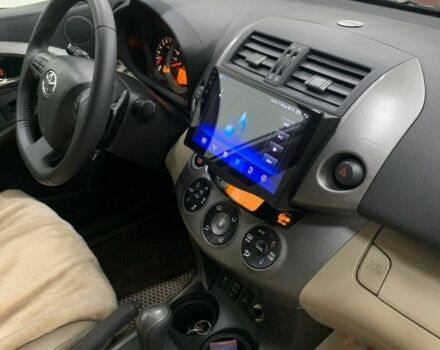 Белый Тойота РАВ 4, объемом двигателя 2 л и пробегом 136 тыс. км за 12900 $, фото 4 на Automoto.ua