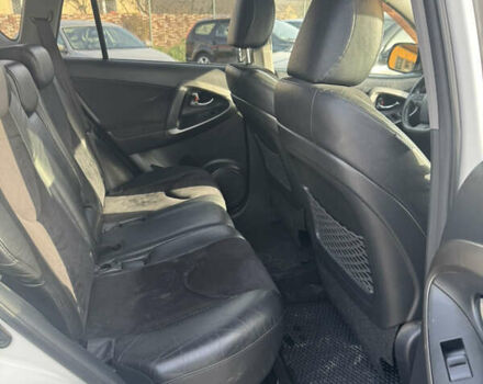 Білий Тойота РАВ 4, об'ємом двигуна 2 л та пробігом 190 тис. км за 12999 $, фото 23 на Automoto.ua