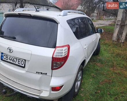 Белый Тойота РАВ 4, объемом двигателя 2.2 л и пробегом 300 тыс. км за 11000 $, фото 2 на Automoto.ua