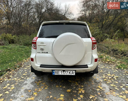 Белый Тойота РАВ 4, объемом двигателя 2 л и пробегом 186 тыс. км за 12999 $, фото 3 на Automoto.ua