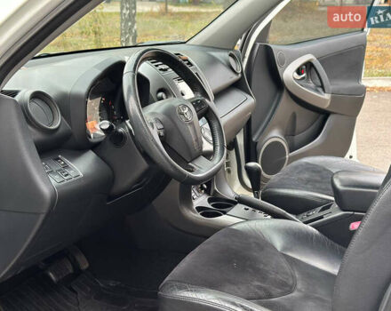 Белый Тойота РАВ 4, объемом двигателя 2 л и пробегом 186 тыс. км за 12999 $, фото 10 на Automoto.ua