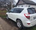 Белый Тойота РАВ 4, объемом двигателя 2.2 л и пробегом 300 тыс. км за 11000 $, фото 2 на Automoto.ua