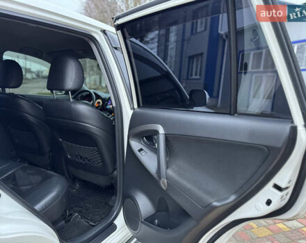 Белый Тойота РАВ 4, объемом двигателя 2 л и пробегом 139 тыс. км за 12999 $, фото 10 на Automoto.ua