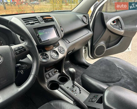 Белый Тойота РАВ 4, объемом двигателя 2 л и пробегом 186 тыс. км за 12999 $, фото 15 на Automoto.ua