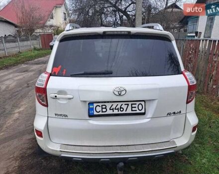Белый Тойота РАВ 4, объемом двигателя 2.2 л и пробегом 300 тыс. км за 11000 $, фото 3 на Automoto.ua