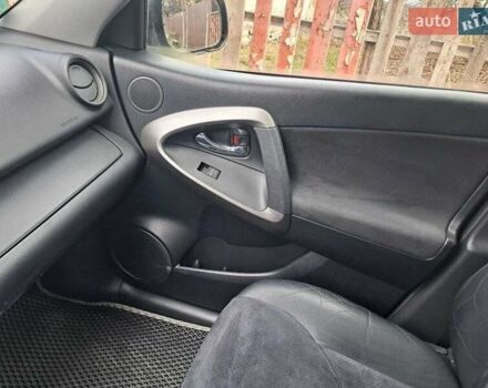 Белый Тойота РАВ 4, объемом двигателя 2.2 л и пробегом 300 тыс. км за 11000 $, фото 5 на Automoto.ua