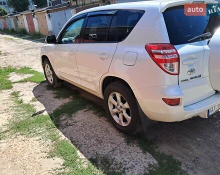 Белый Тойота РАВ 4, объемом двигателя 1.99 л и пробегом 140 тыс. км за 13700 $, фото 2 на Automoto.ua