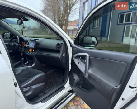 Белый Тойота РАВ 4, объемом двигателя 2 л и пробегом 139 тыс. км за 12999 $, фото 13 на Automoto.ua