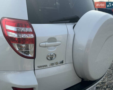 Білий Тойота РАВ 4, об'ємом двигуна 2 л та пробігом 190 тис. км за 12999 $, фото 20 на Automoto.ua