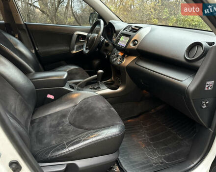 Белый Тойота РАВ 4, объемом двигателя 2 л и пробегом 186 тыс. км за 12999 $, фото 26 на Automoto.ua