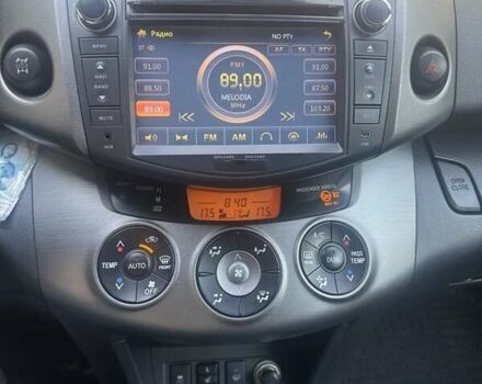 Білий Тойота РАВ 4, об'ємом двигуна 2 л та пробігом 166 тис. км за 12300 $, фото 4 на Automoto.ua