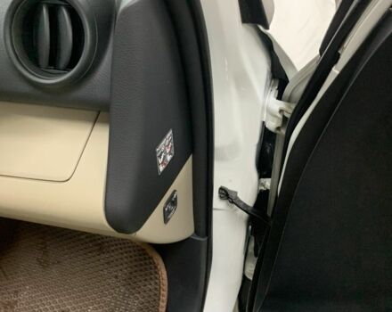 Белый Тойота РАВ 4, объемом двигателя 2 л и пробегом 136 тыс. км за 12900 $, фото 6 на Automoto.ua