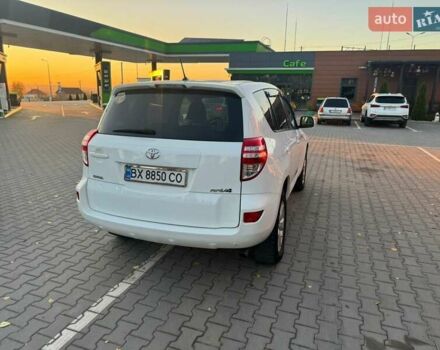 Білий Тойота РАВ 4, об'ємом двигуна 2.23 л та пробігом 281 тис. км за 7999 $, фото 2 на Automoto.ua