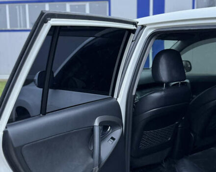 Белый Тойота РАВ 4, объемом двигателя 2 л и пробегом 139 тыс. км за 12999 $, фото 7 на Automoto.ua