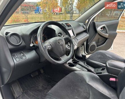 Белый Тойота РАВ 4, объемом двигателя 2 л и пробегом 186 тыс. км за 12999 $, фото 14 на Automoto.ua