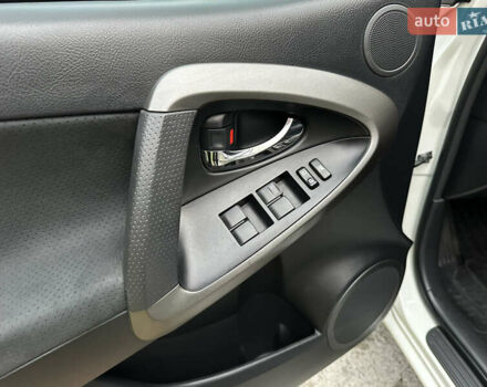 Белый Тойота РАВ 4, объемом двигателя 2 л и пробегом 186 тыс. км за 12999 $, фото 21 на Automoto.ua