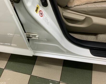 Белый Тойота РАВ 4, объемом двигателя 2 л и пробегом 136 тыс. км за 12900 $, фото 5 на Automoto.ua