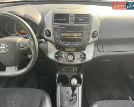 Білий Тойота РАВ 4, об'ємом двигуна 2 л та пробігом 190 тис. км за 12999 $, фото 28 на Automoto.ua