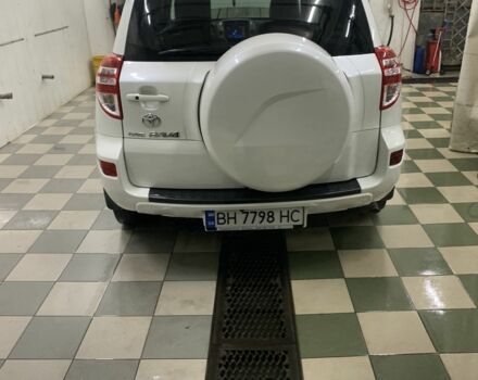 Белый Тойота РАВ 4, объемом двигателя 2 л и пробегом 136 тыс. км за 12900 $, фото 2 на Automoto.ua