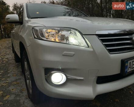 Белый Тойота РАВ 4, объемом двигателя 2 л и пробегом 186 тыс. км за 12999 $, фото 10 на Automoto.ua