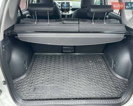 Белый Тойота РАВ 4, объемом двигателя 2.23 л и пробегом 218 тыс. км за 12000 $, фото 6 на Automoto.ua