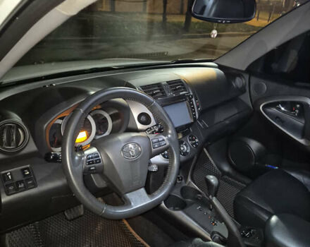 Белый Тойота РАВ 4, объемом двигателя 1.99 л и пробегом 226 тыс. км за 15000 $, фото 7 на Automoto.ua