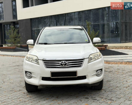 Белый Тойота РАВ 4, объемом двигателя 2.23 л и пробегом 185 тыс. км за 13300 $, фото 1 на Automoto.ua