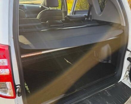 Білий Тойота РАВ 4, об'ємом двигуна 2 л та пробігом 128 тис. км за 15399 $, фото 14 на Automoto.ua