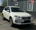 Белый Тойота РАВ 4, объемом двигателя 2.23 л и пробегом 300 тыс. км за 12500 $, фото 1 на Automoto.ua