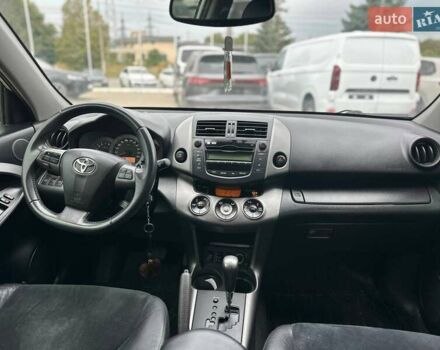 Белый Тойота РАВ 4, объемом двигателя 2 л и пробегом 128 тыс. км за 15500 $, фото 24 на Automoto.ua