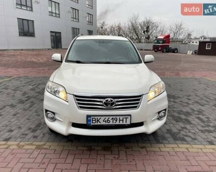Белый Тойота РАВ 4, объемом двигателя 2.23 л и пробегом 218 тыс. км за 12000 $, фото 1 на Automoto.ua