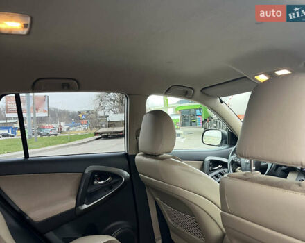 Белый Тойота РАВ 4, объемом двигателя 2 л и пробегом 156 тыс. км за 13950 $, фото 13 на Automoto.ua