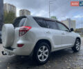 Белый Тойота РАВ 4, объемом двигателя 2 л и пробегом 122 тыс. км за 13900 $, фото 1 на Automoto.ua