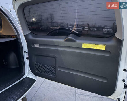 Белый Тойота РАВ 4, объемом двигателя 2.2 л и пробегом 227 тыс. км за 11900 $, фото 10 на Automoto.ua