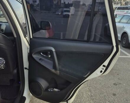 Белый Тойота РАВ 4, объемом двигателя 2 л и пробегом 231 тыс. км за 12500 $, фото 16 на Automoto.ua