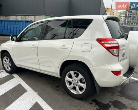 Белый Тойота РАВ 4, объемом двигателя 2 л и пробегом 156 тыс. км за 13950 $, фото 8 на Automoto.ua