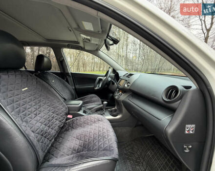 Белый Тойота РАВ 4, объемом двигателя 2.23 л и пробегом 185 тыс. км за 13300 $, фото 19 на Automoto.ua