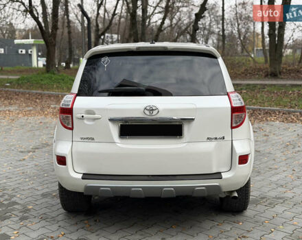 Белый Тойота РАВ 4, объемом двигателя 2.23 л и пробегом 185 тыс. км за 13300 $, фото 4 на Automoto.ua