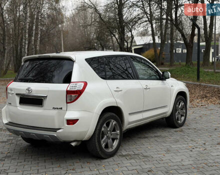 Белый Тойота РАВ 4, объемом двигателя 2.23 л и пробегом 185 тыс. км за 13300 $, фото 3 на Automoto.ua