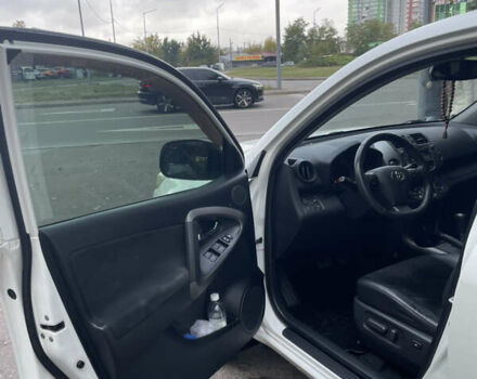 Белый Тойота РАВ 4, объемом двигателя 2 л и пробегом 122 тыс. км за 13900 $, фото 18 на Automoto.ua