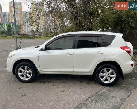 Белый Тойота РАВ 4, объемом двигателя 2 л и пробегом 122 тыс. км за 13900 $, фото 3 на Automoto.ua