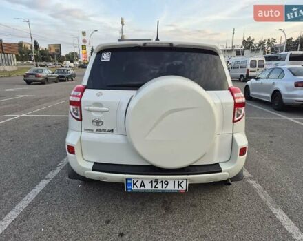 Белый Тойота РАВ 4, объемом двигателя 2 л и пробегом 231 тыс. км за 12500 $, фото 13 на Automoto.ua