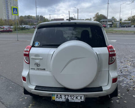 Белый Тойота РАВ 4, объемом двигателя 2 л и пробегом 122 тыс. км за 13900 $, фото 11 на Automoto.ua