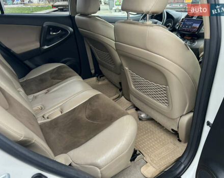 Белый Тойота РАВ 4, объемом двигателя 2 л и пробегом 156 тыс. км за 13950 $, фото 15 на Automoto.ua