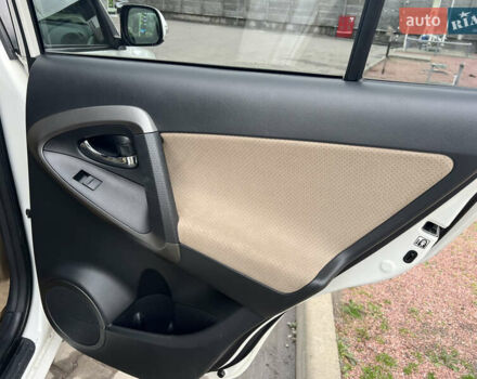 Белый Тойота РАВ 4, объемом двигателя 2 л и пробегом 156 тыс. км за 13950 $, фото 14 на Automoto.ua