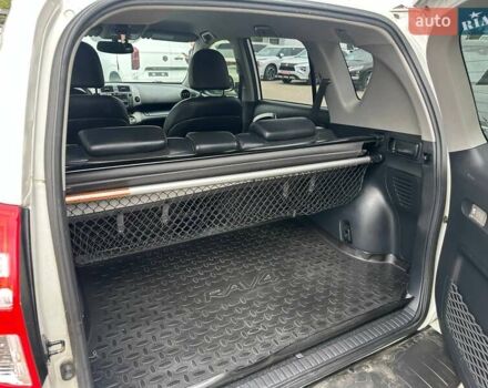 Белый Тойота РАВ 4, объемом двигателя 2 л и пробегом 128 тыс. км за 15500 $, фото 23 на Automoto.ua