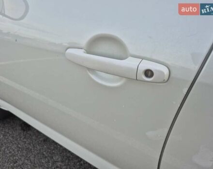 Белый Тойота РАВ 4, объемом двигателя 2 л и пробегом 231 тыс. км за 12500 $, фото 1 на Automoto.ua