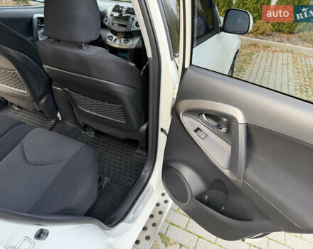 Белый Тойота РАВ 4, объемом двигателя 1.99 л и пробегом 225 тыс. км за 13200 $, фото 17 на Automoto.ua