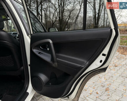 Белый Тойота РАВ 4, объемом двигателя 2.23 л и пробегом 185 тыс. км за 13300 $, фото 17 на Automoto.ua